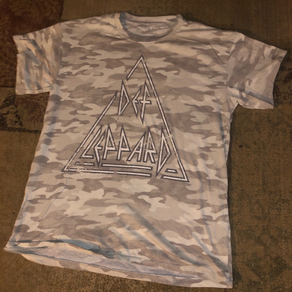 Graphic tee